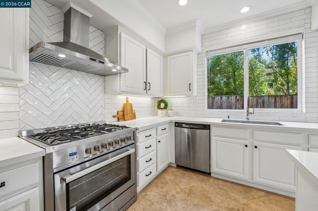 4926 Redwood Ave, Dublin, CA 94568