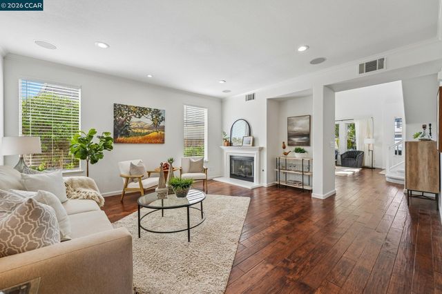 4926 Redwood Ave, Dublin, CA 94568