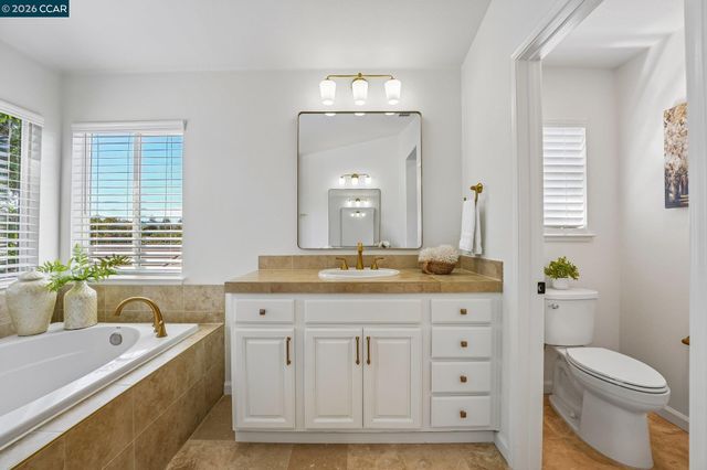 4926 Redwood Ave, Dublin, CA 94568