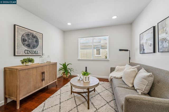 4926 Redwood Ave, Dublin, CA 94568