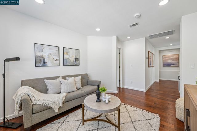 4926 Redwood Ave, Dublin, CA 94568