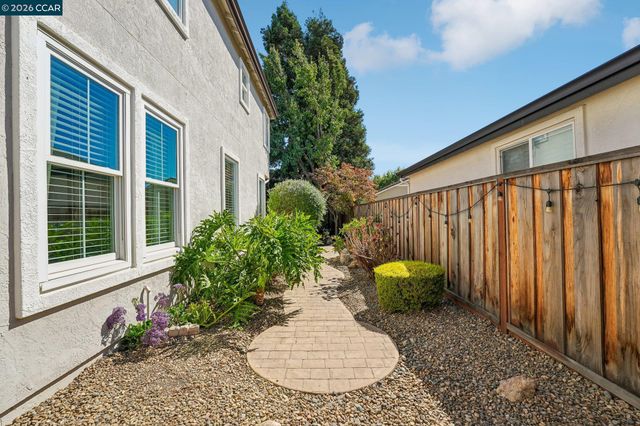 4926 Redwood Ave, Dublin, CA 94568