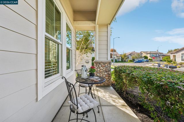 4926 Redwood Ave, Dublin, CA 94568