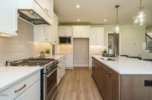 737 W Holly Springs Road, Holly Springs, NC 27540