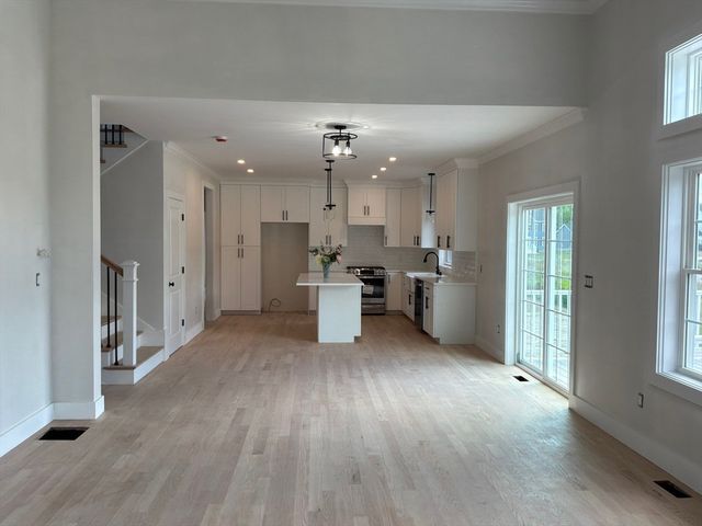 10 April Way, Millis, MA 02054
