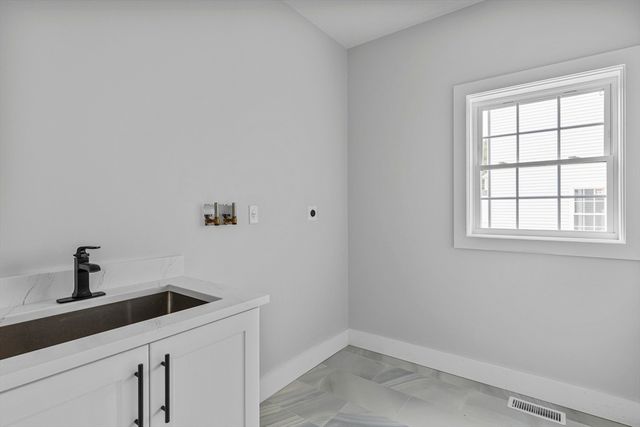 10 April Way, Millis, MA 02054