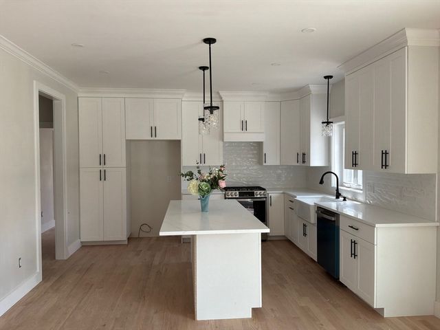 10 April Way, Millis, MA 02054