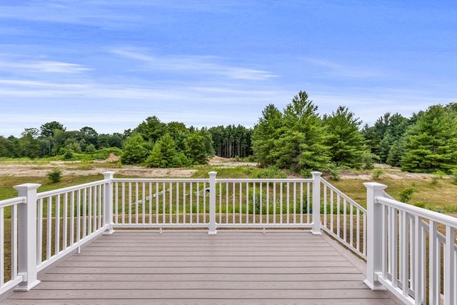10 April Way, Millis, MA 02054