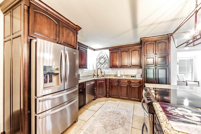 1500 Coral Dr, Houma, LA 70360