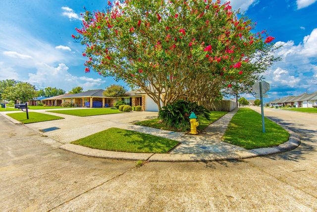 1500 Coral Dr, Houma, LA 70360