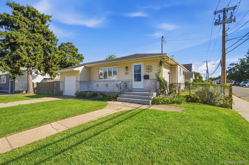 90 Conklin Street, Farmingdale, NY 11735 — photo 2