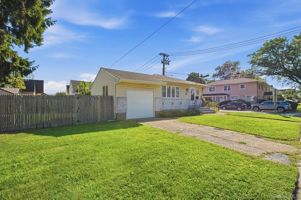90 Conklin Street, Farmingdale, NY 11735 — photo 3
