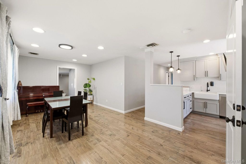 90 Conklin Street, Farmingdale, NY 11735 — photo 4