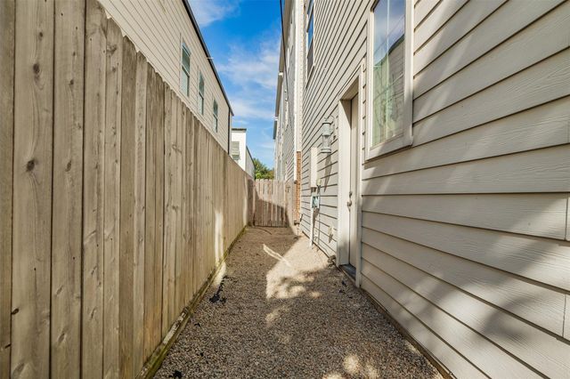 4003 Beacon Fisher Drive, Houston, TX 77018