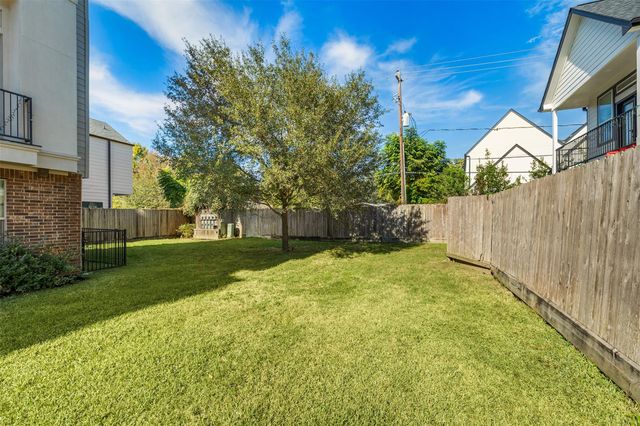 4003 Beacon Fisher Drive, Houston, TX 77018
