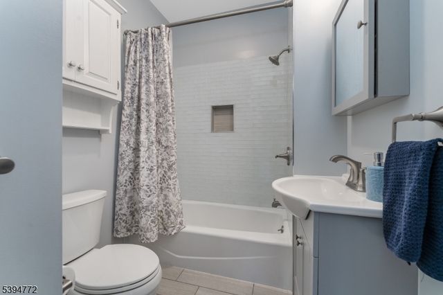 22 Fairview Ave, Clinton Town, NJ 08809