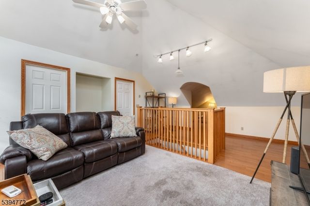 22 Fairview Ave, Clinton Town, NJ 08809