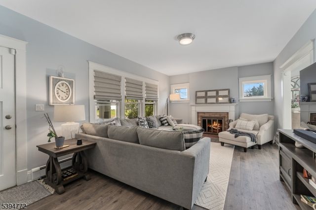 22 Fairview Ave, Clinton Town, NJ 08809