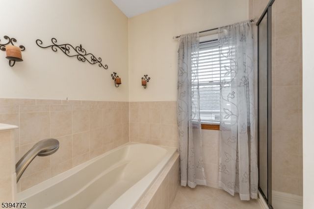 22 Fairview Ave, Clinton Town, NJ 08809