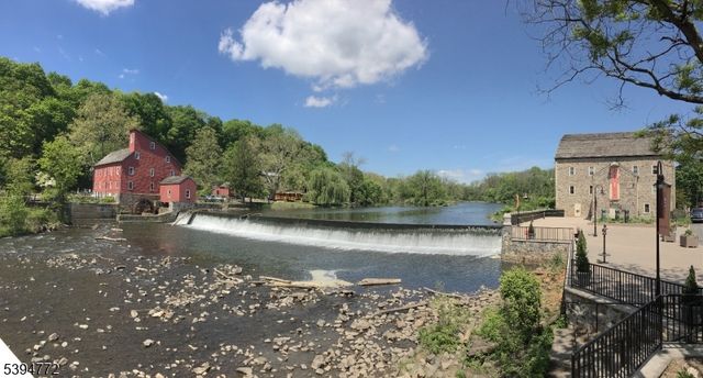 22 Fairview Ave, Clinton Town, NJ 08809