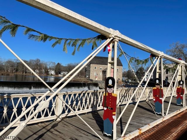 22 Fairview Ave, Clinton Town, NJ 08809