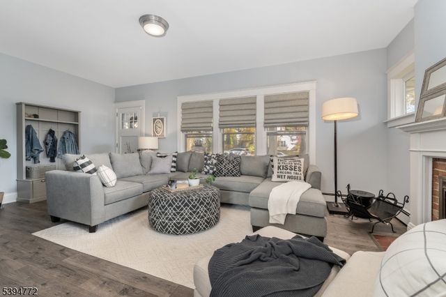 22 Fairview Ave, Clinton Town, NJ 08809