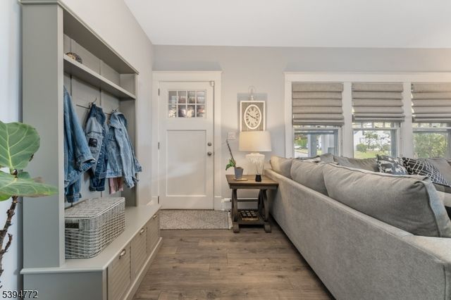 22 Fairview Ave, Clinton Town, NJ 08809