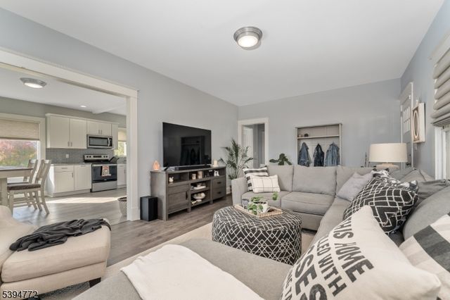 22 Fairview Ave, Clinton Town, NJ 08809