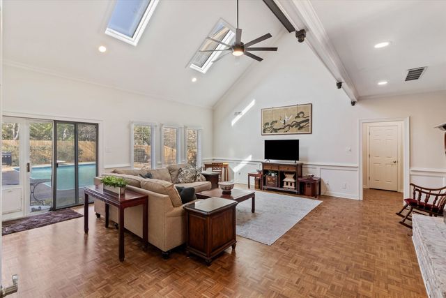 2973 OAKLEIGH LN, Germantown, TN 38138