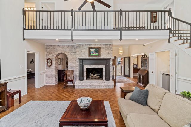 2973 OAKLEIGH LN, Germantown, TN 38138