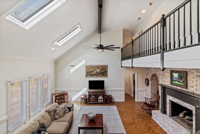 2973 OAKLEIGH LN, Germantown, TN 38138