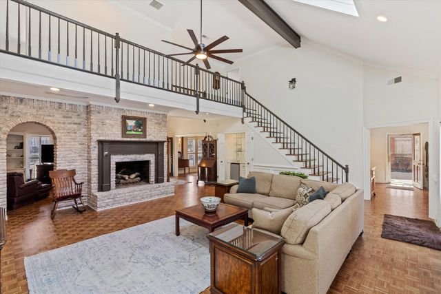 2973 OAKLEIGH LN, Germantown, TN 38138