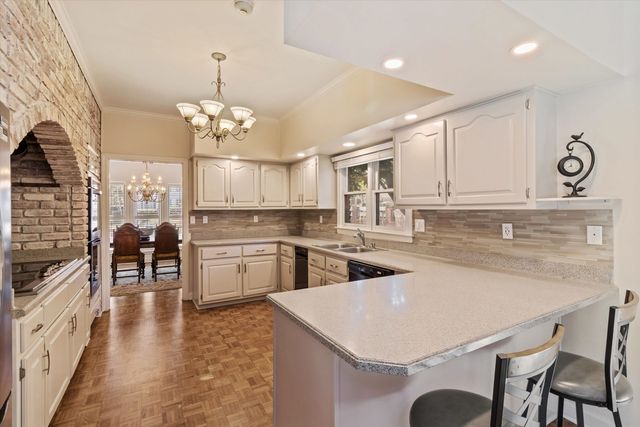 2973 OAKLEIGH LN, Germantown, TN 38138