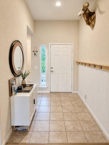 107 Jim Dandy DR, Elgin, TX 78621