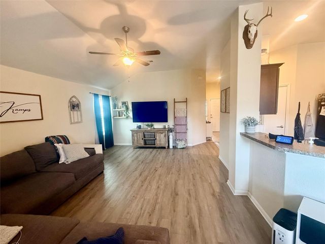 107 Jim Dandy DR, Elgin, TX 78621