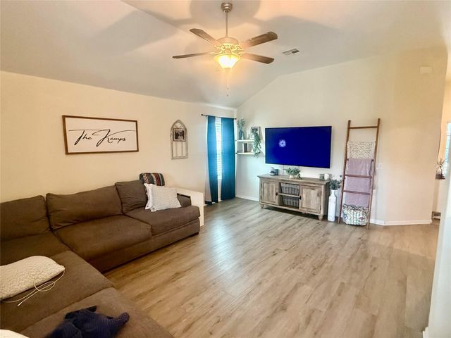 107 Jim Dandy DR, Elgin, TX 78621