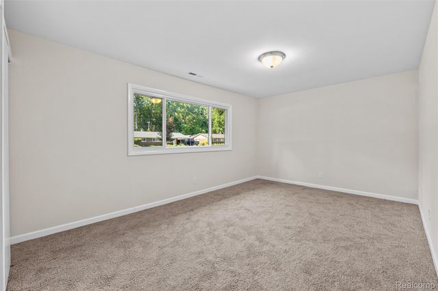 2642 Littletell Avenue, West Bloomfield Charter Township, MI 48324