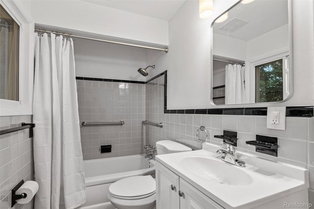 2642 Littletell Avenue, West Bloomfield Charter Township, MI 48324