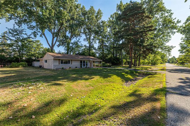2642 Littletell Avenue, West Bloomfield Charter Township, MI 48324