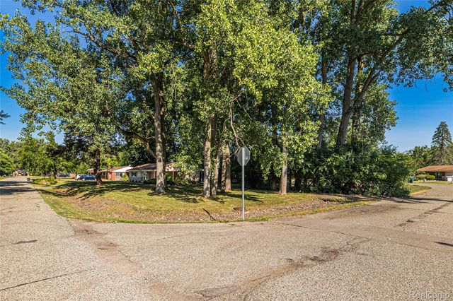 2642 Littletell Avenue, West Bloomfield Charter Township, MI 48324