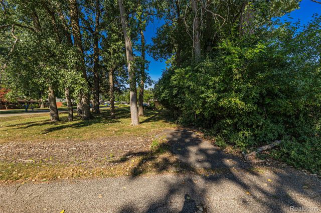 2642 Littletell Avenue, West Bloomfield Charter Township, MI 48324