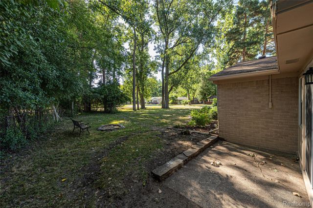 2642 Littletell Avenue, West Bloomfield Charter Township, MI 48324