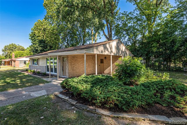 2642 Littletell Avenue, West Bloomfield Charter Township, MI 48324