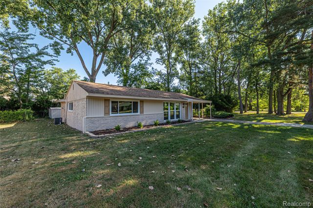 2642 Littletell Avenue, West Bloomfield Charter Township, MI 48324