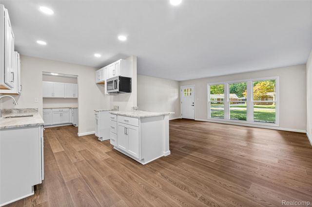2642 Littletell Avenue, West Bloomfield Charter Township, MI 48324