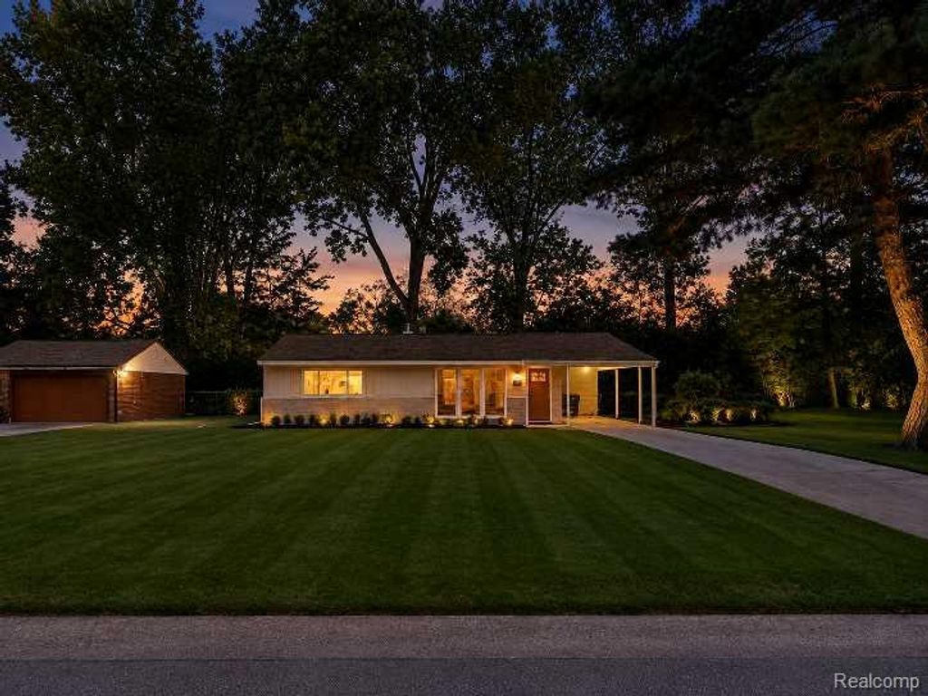 2642 Littletell Avenue, West Bloomfield Charter Township, MI 48324