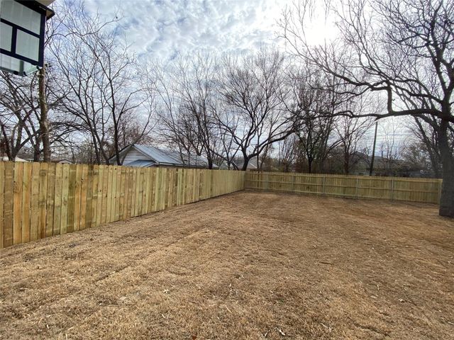 104 E Forest Avenue, Sherman, TX 75090