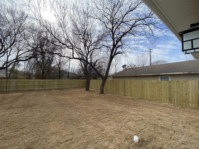 104 E Forest Avenue, Sherman, TX 75090
