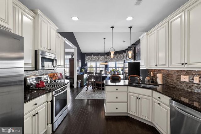 284 WILLOW DR, Newtown, PA 18940