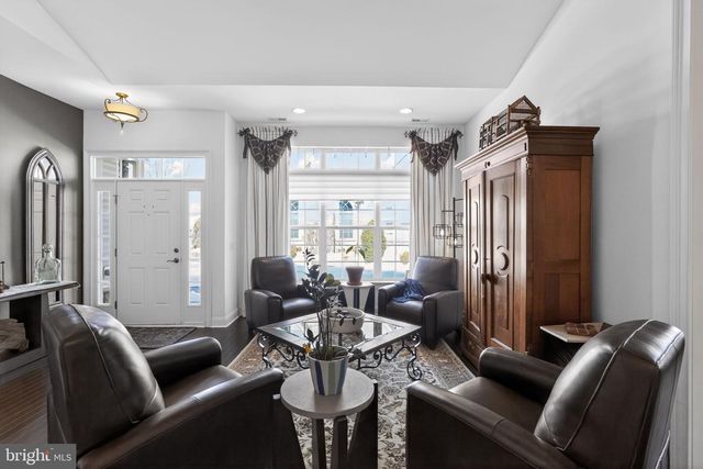 284 WILLOW DR, Newtown, PA 18940